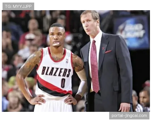 斯托茨与利拉德赛前重聚场边亲切交流回忆往昔情谊